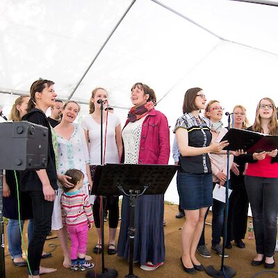Gospelchor beim Stausee-Gottesdienst, Mai 2015
