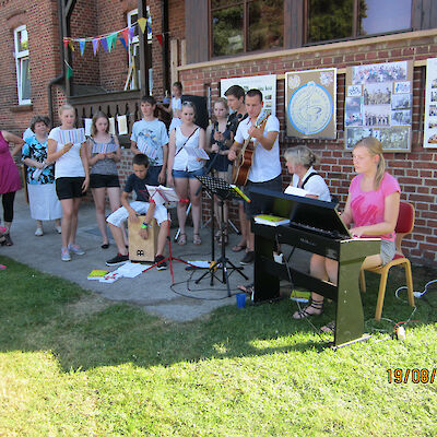 Jugendmusik beim Gemeindefest in Klein Döbbern 2012