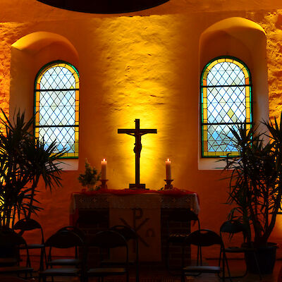 Erleuchteter Altarraum in Groß Oßnig 2011 Erleuchteter Altarraum in Groß Oßnig 2011