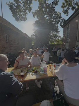 Dankbar für die diesjährige Sommerkirchentour - z.B. in Proschim beim Gottesdienst mit Käse&Wein